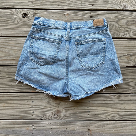 American Eagle High Waisted Denim Mom Shorts | sz 8 - Picture 4 of 7